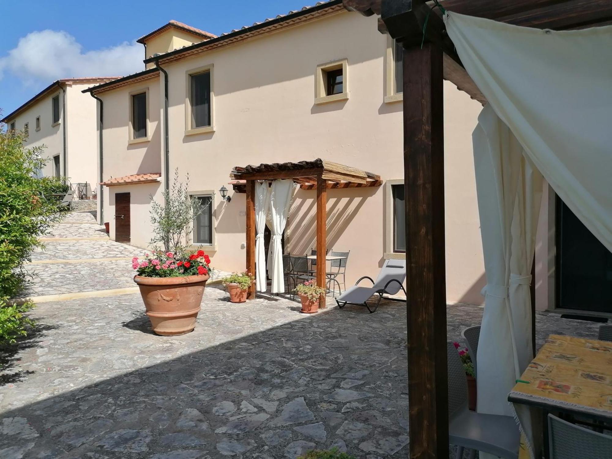 Residence Il Monastero Pomarance Luaran gambar